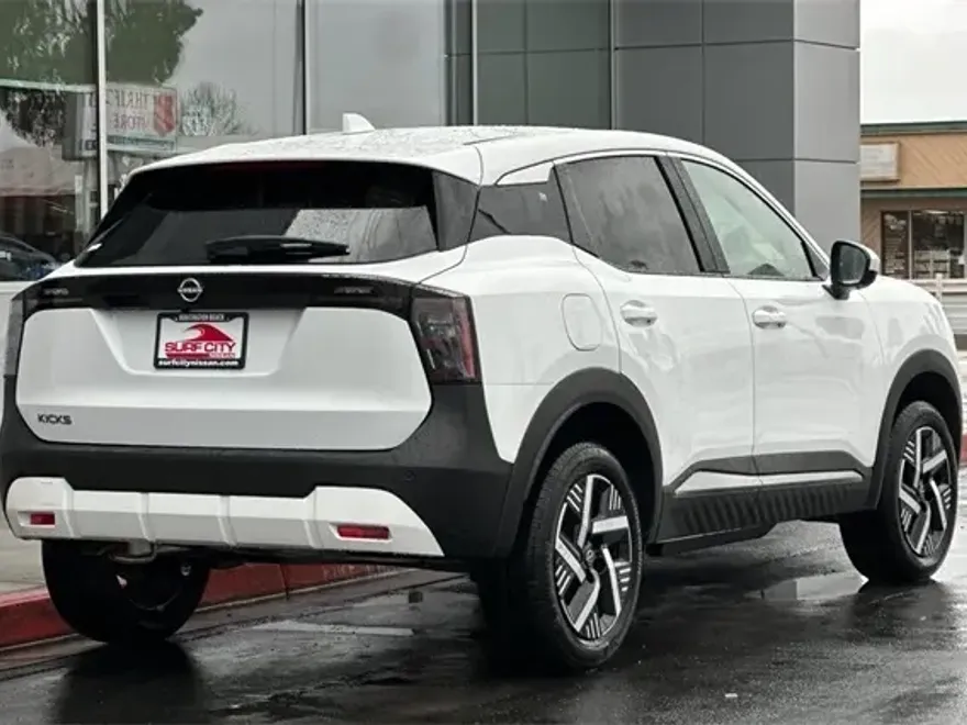 2025 Nissan Kicks SV photo 1