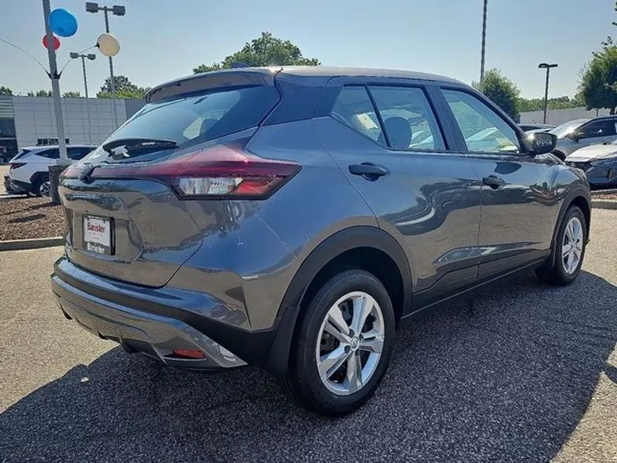 2025 Nissan Kicks Play S photo 1