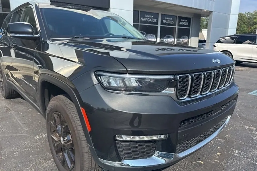 2023 Jeep Grand Cherokee Limited photo 1