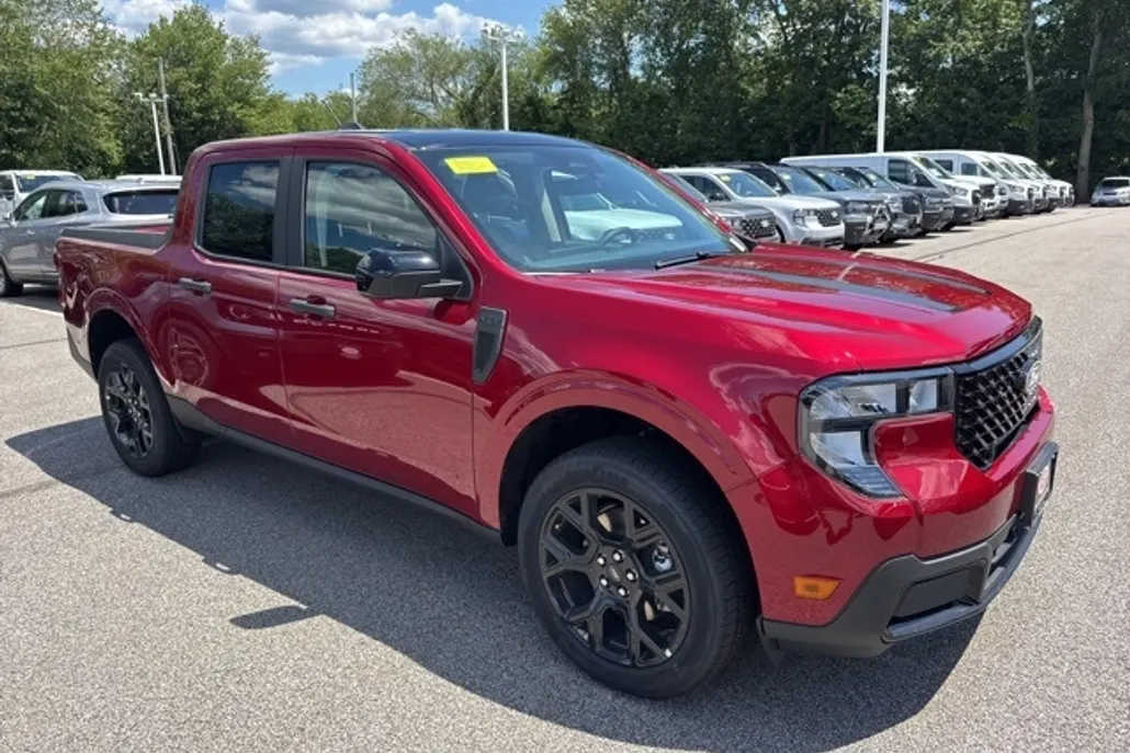 2025 Ford Maverick XLT photo 1
