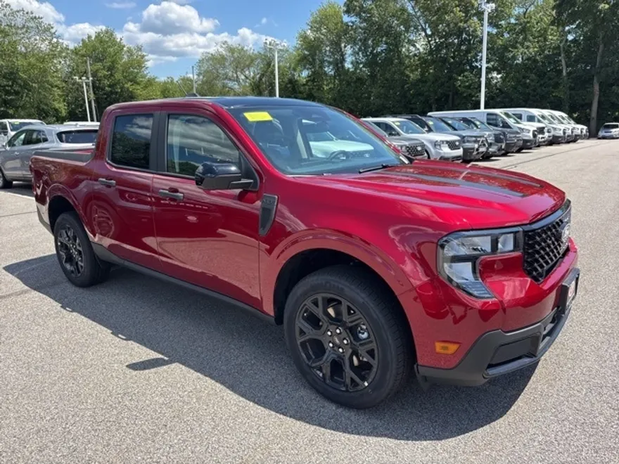 2025 Ford Maverick XLT photo 1