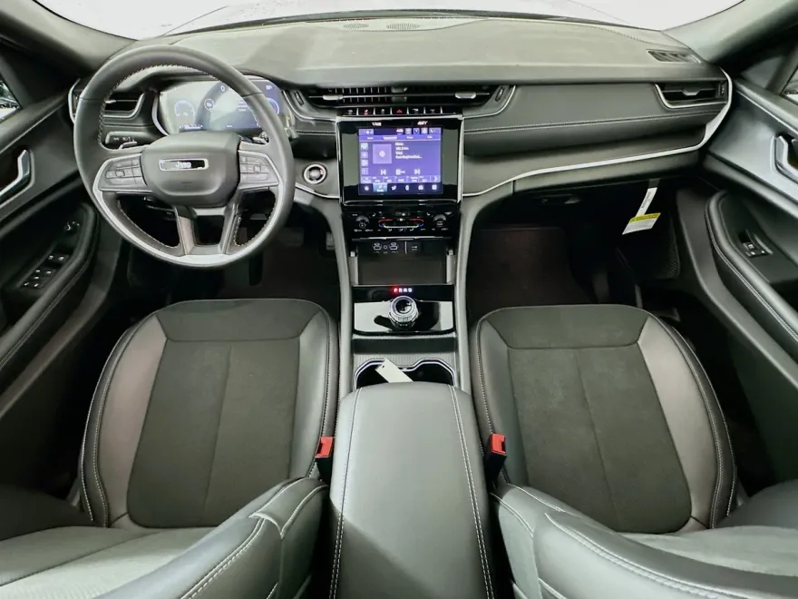 2025 Jeep Grand Cherokee Altitude X photo 20