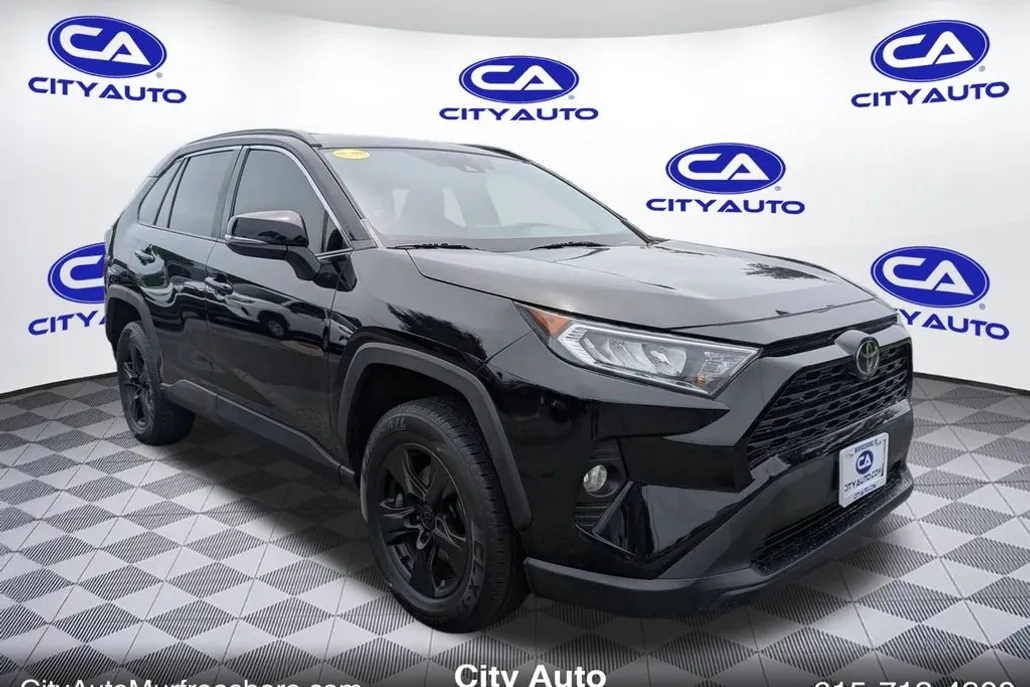 2020 Toyota RAV4 XLE photo 1