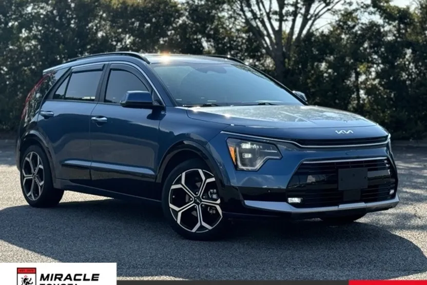 2023 Kia Niro SX Touring photo 1