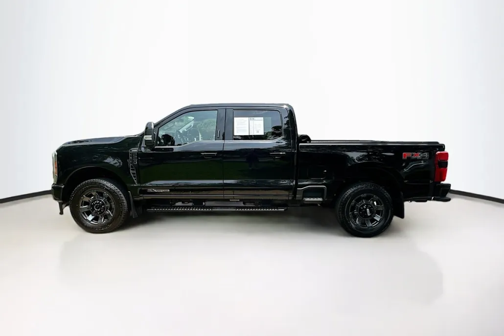 2023 Ford F-250 Lariat photo 1