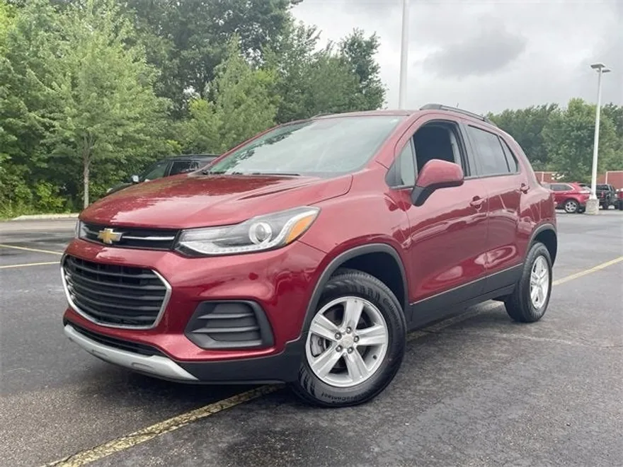2022 Chevrolet Trax LT photo 1