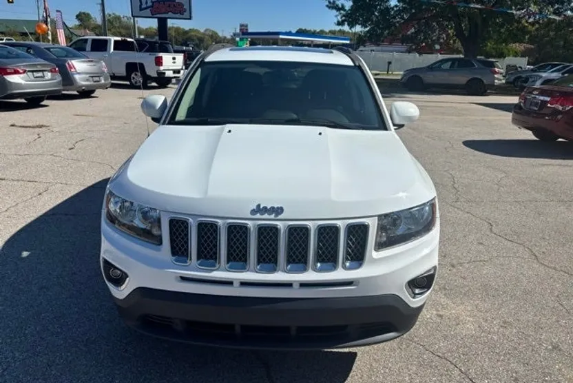 2016 Jeep Compass Latitude photo 1