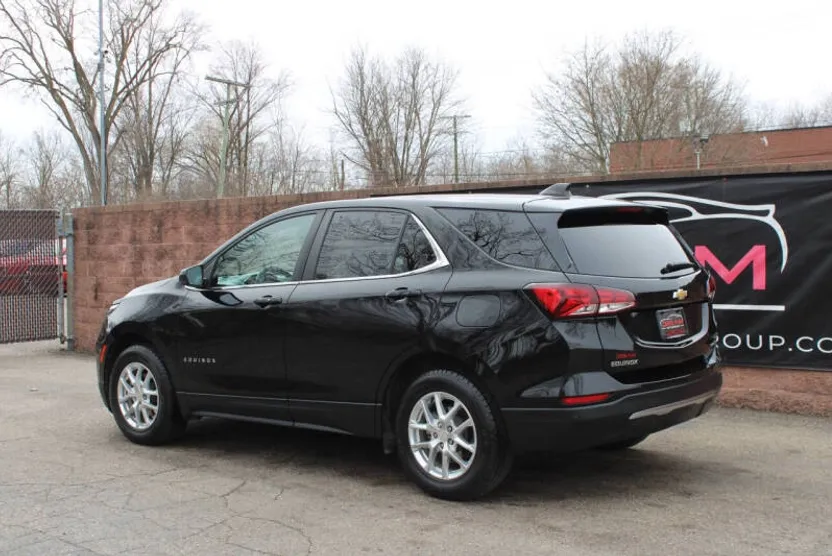 2022 Chevrolet Equinox LT photo 1