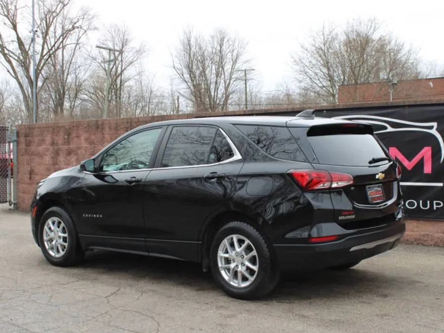 2022 Chevrolet Equinox LT photo 1
