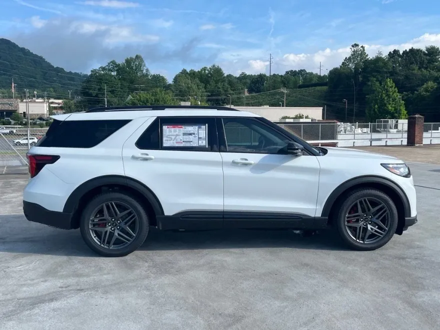 2025 Ford Explorer ST photo 1