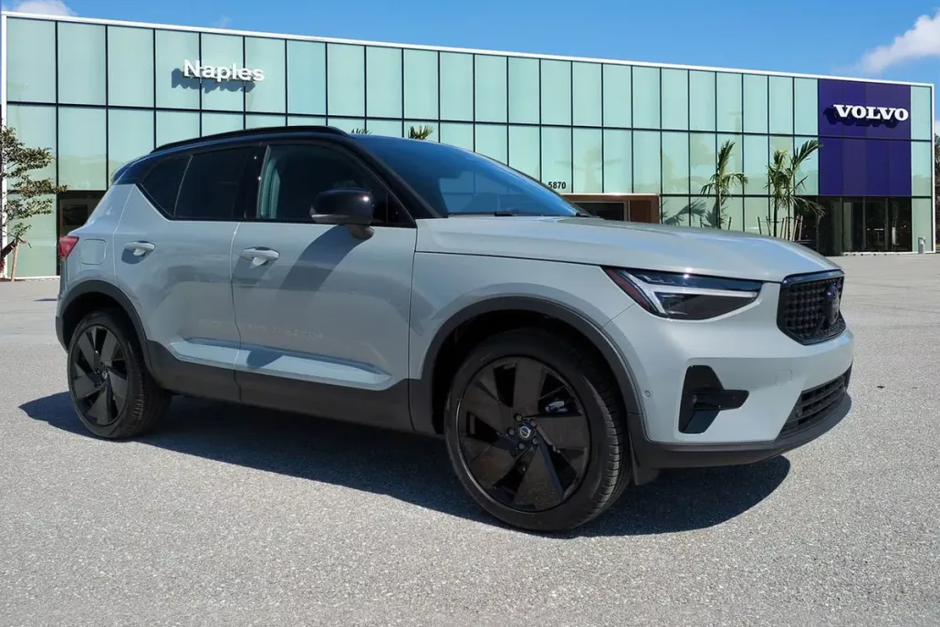2026 Volvo XC40 photo 1