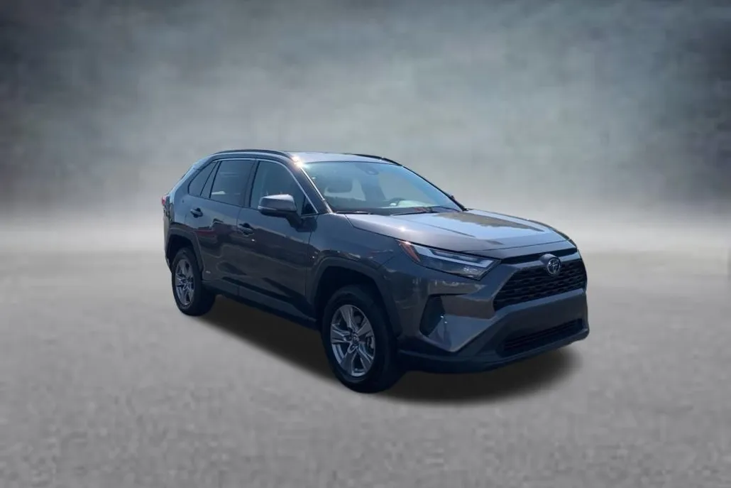 2024 Toyota RAV4 Hybrid XLE photo 1