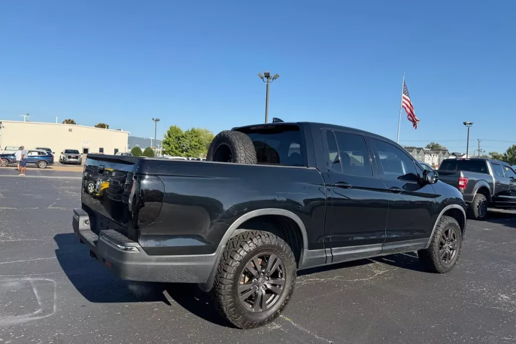 2019 Honda Ridgeline Sport photo 1