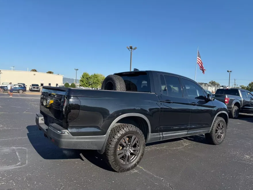 2019 Honda Ridgeline Sport photo 1