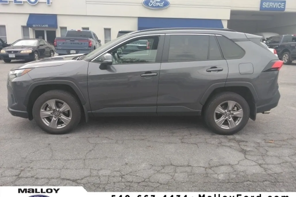 2024 Toyota RAV4 XLE photo 1