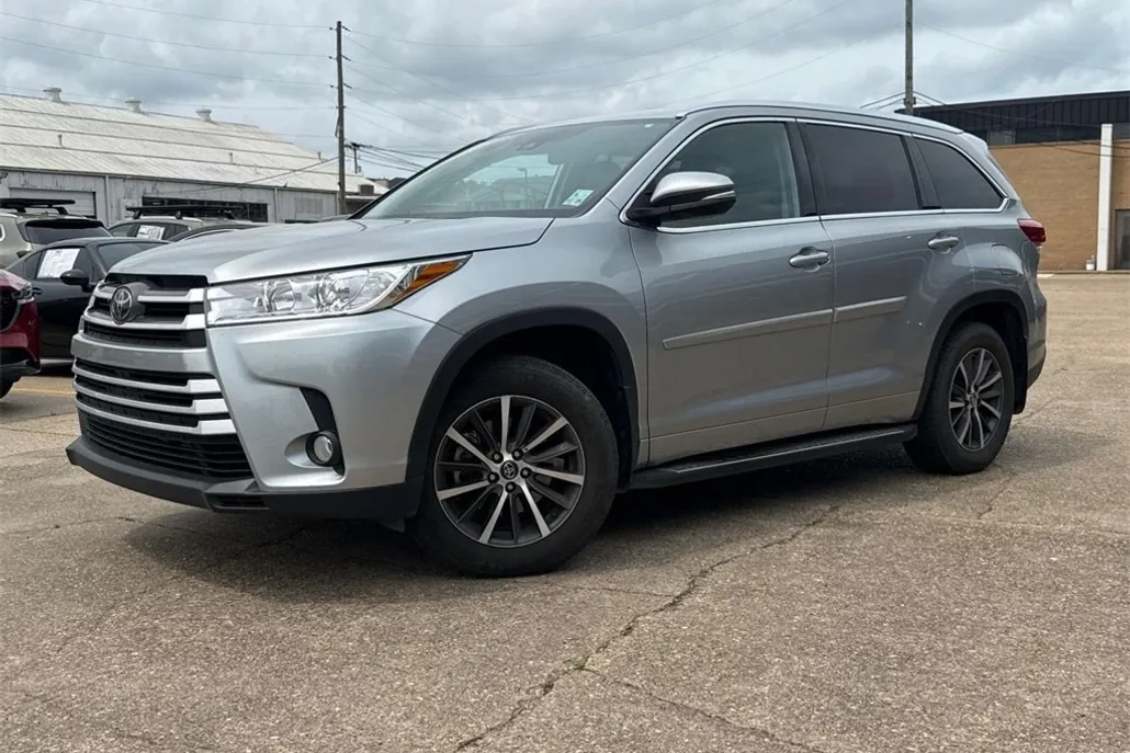 2018 Toyota Highlander SE photo 1