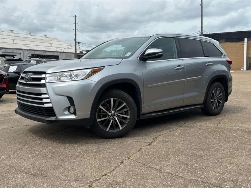 2018 Toyota Highlander SE photo 1