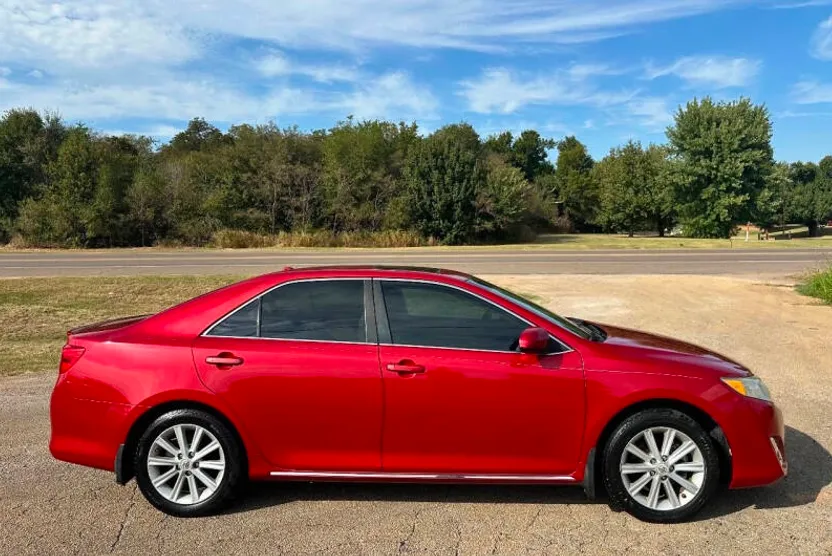 2012 Toyota Camry XLE photo 1