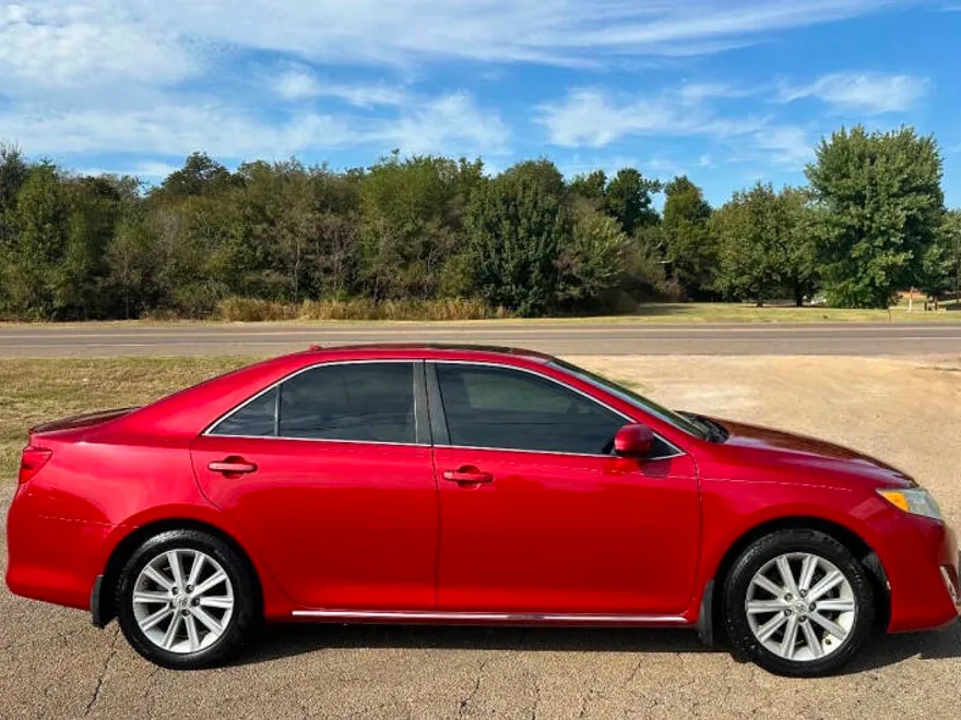 2012 Toyota Camry XLE photo 1