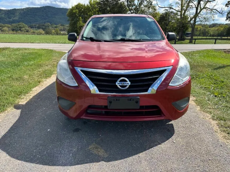 2015 Nissan Versa 1.6 Plus photo 1
