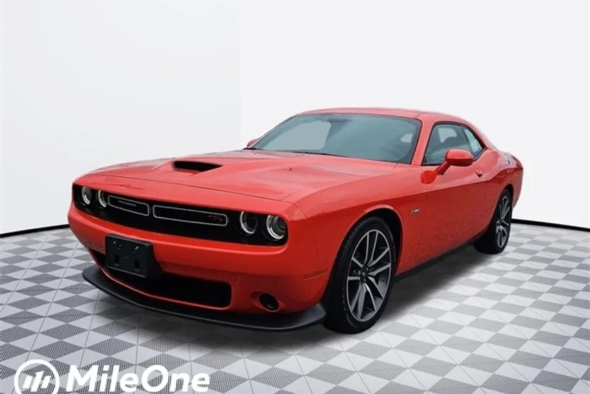 2023 Dodge Challenger R/T photo 1