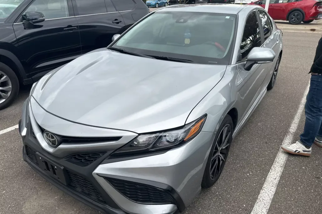 2024 Toyota Camry SE photo 1