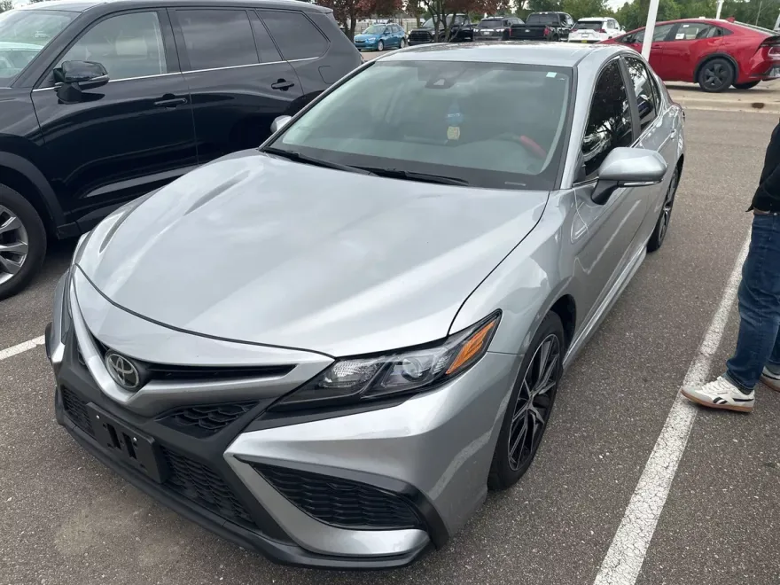 2024 Toyota Camry SE photo 1