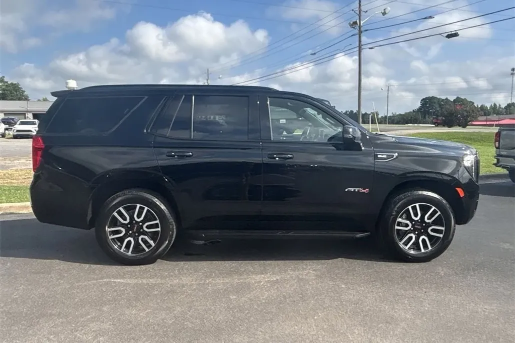 2023 Gmc Yukon AT4 photo 1