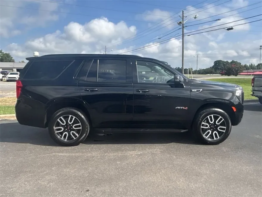 2023 Gmc Yukon AT4 photo 1