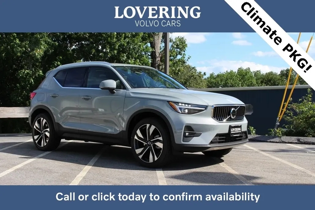 2025 Volvo XC40 photo 1