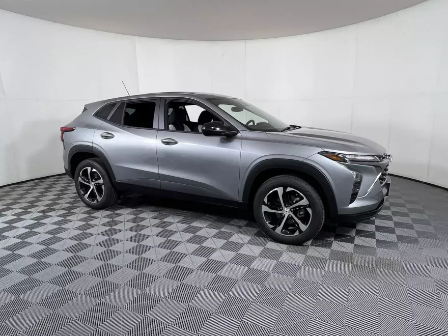 2025 Chevrolet Trax photo 1