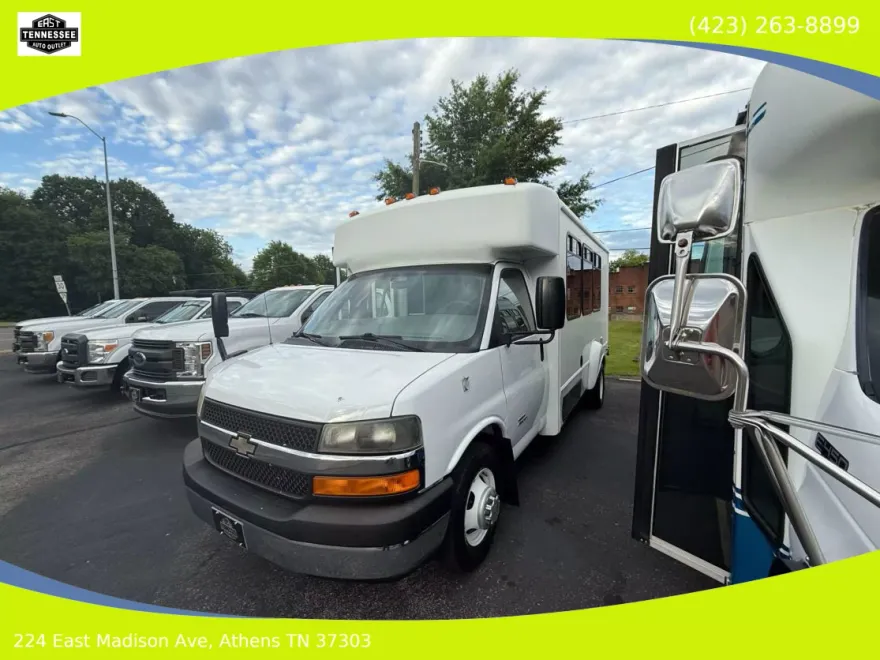 2013 Chevrolet Express Cutaway Van photo 1