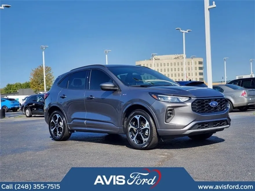 2024 Ford Escape ST-Line Select photo 1