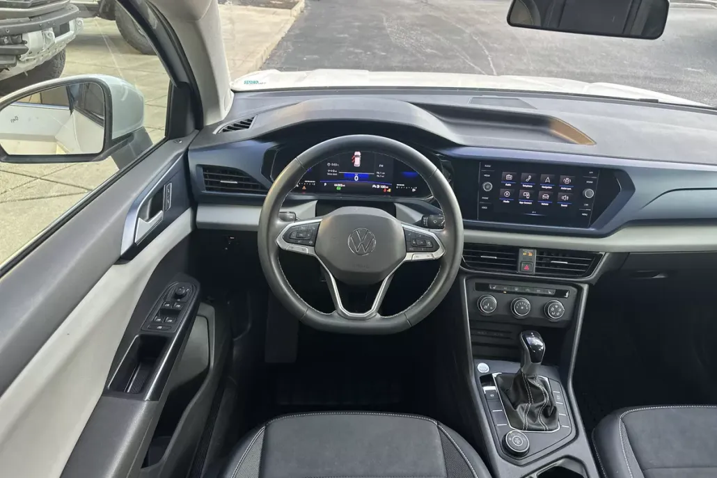 2022 Volkswagen Taos SE photo 1