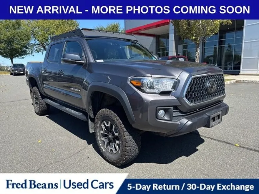2018 Toyota Tacoma TRD photo 1