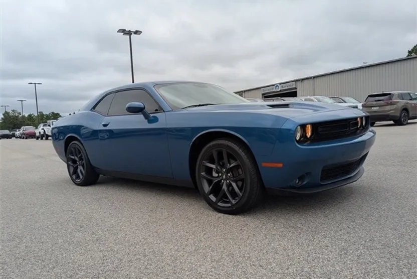 2023 Dodge Challenger SXT photo 1
