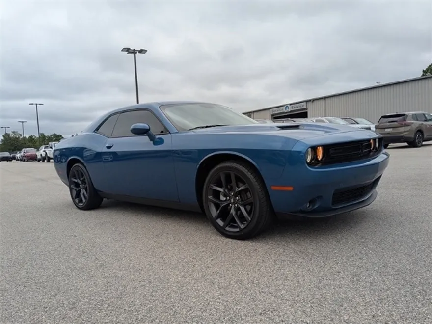 2023 Dodge Challenger SXT photo 1