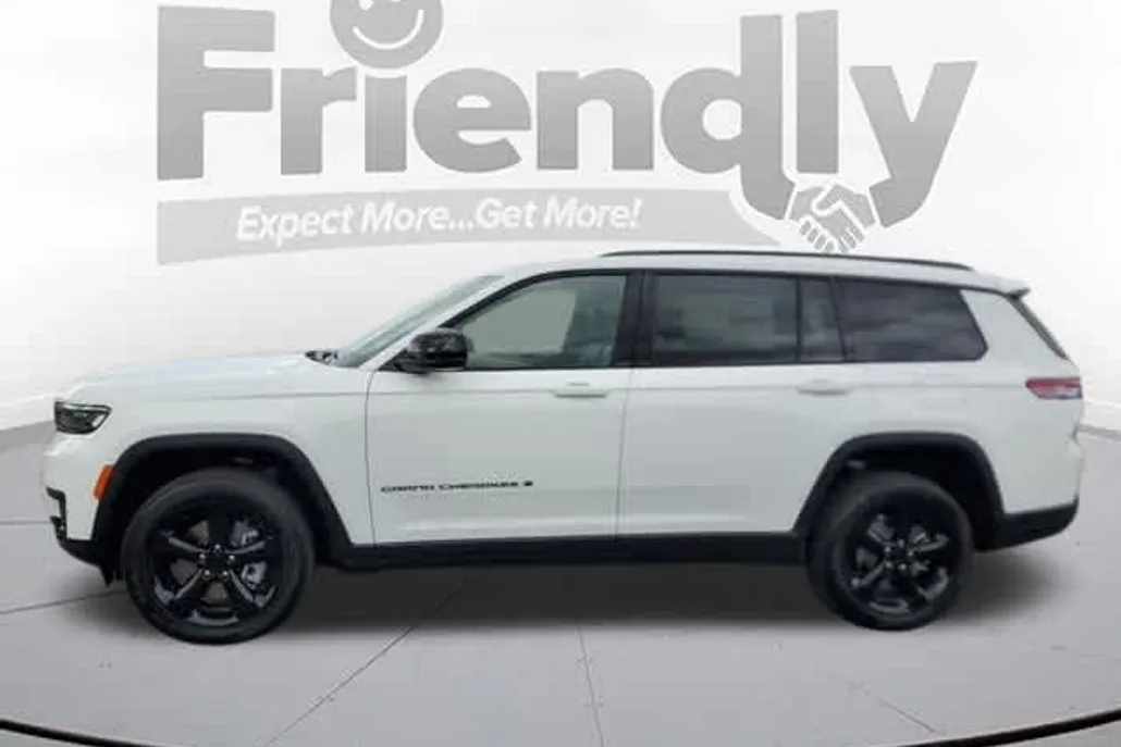 2025 Jeep Grand Cherokee Altitude photo 1