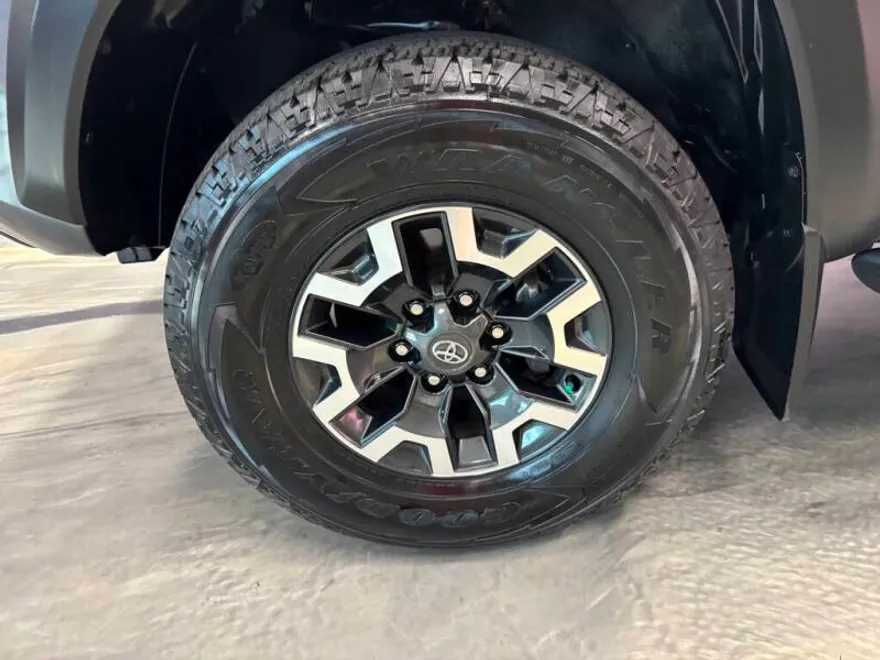 2021 Toyota Tacoma TRD Off-Road photo 1