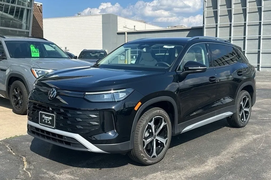 2025 Volkswagen Tiguan SE photo 1