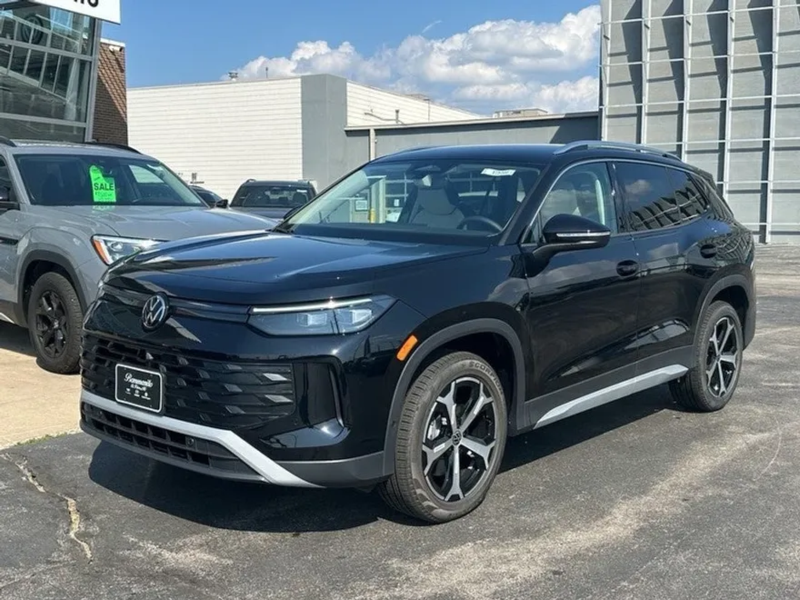 2025 Volkswagen Tiguan SE photo 1