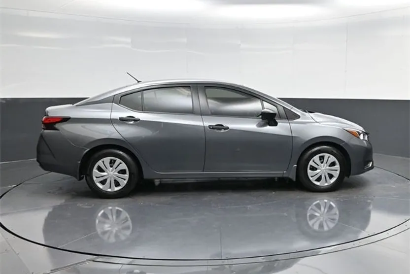 2024 Nissan Versa 1.6 S photo 1