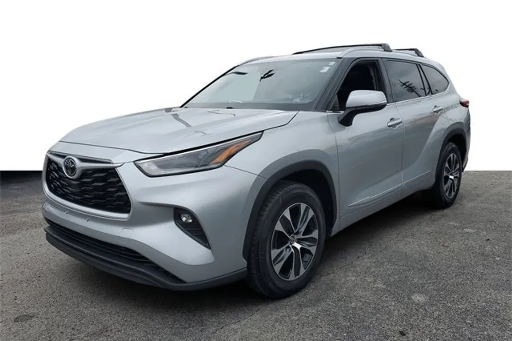 2021 Toyota Highlander XLE photo 1
