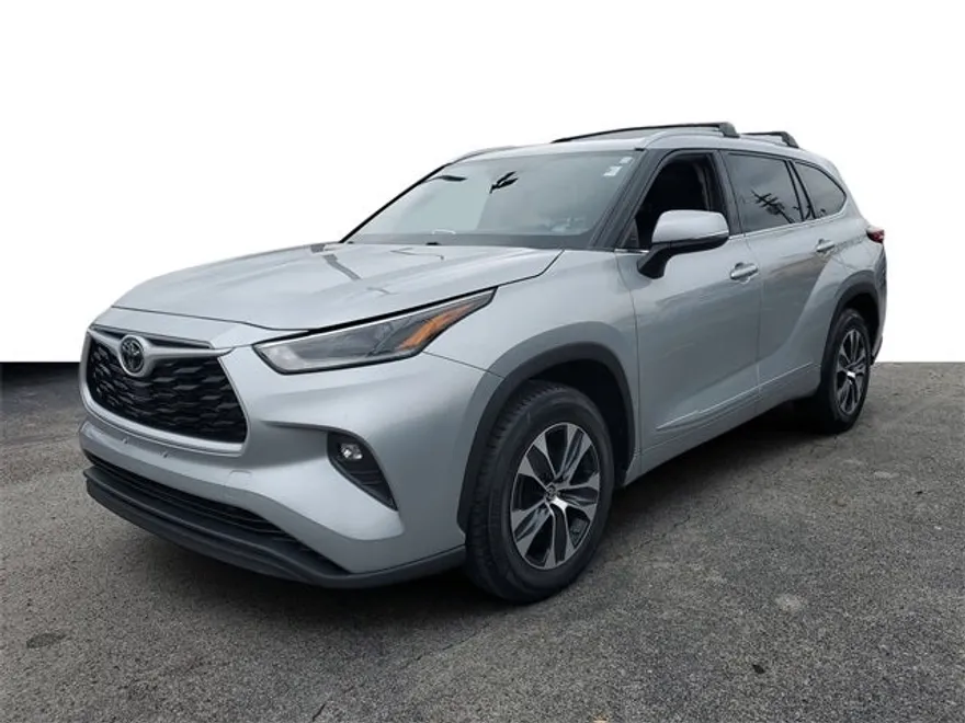 2021 Toyota Highlander XLE photo 1