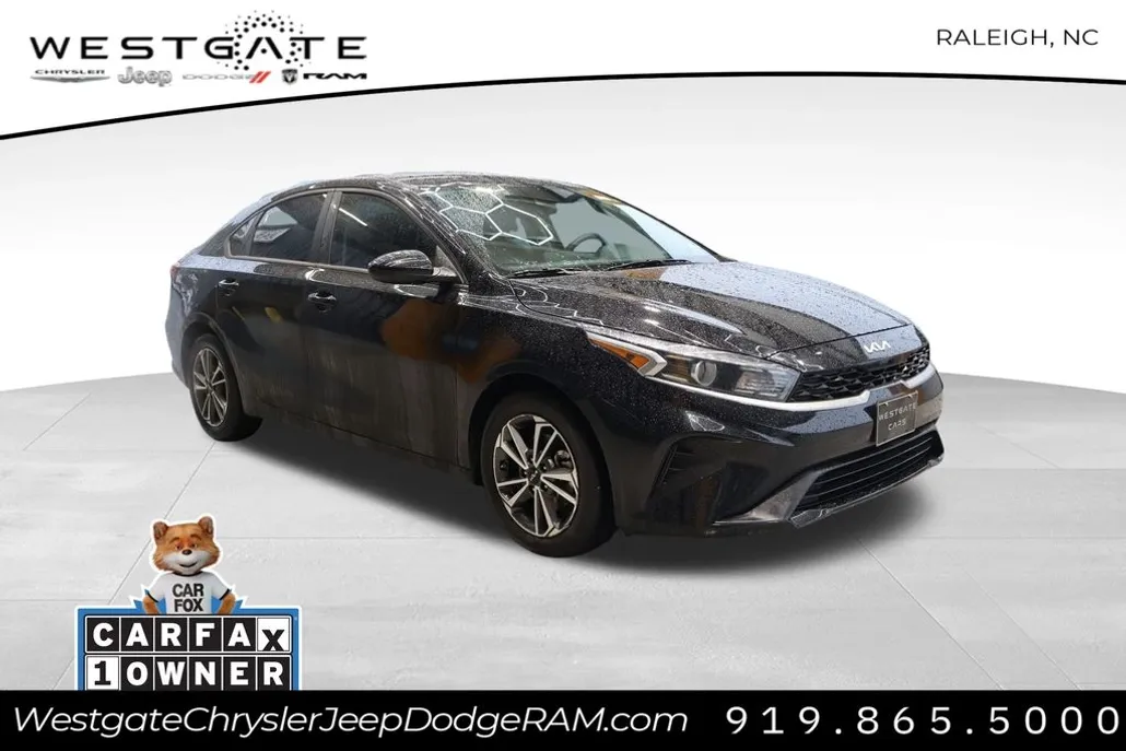 2022 Kia Forte LXS photo 1
