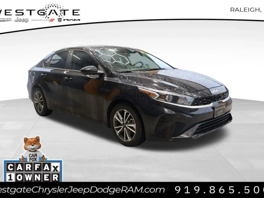 2022 Kia Forte LXS photo 1