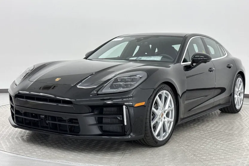 2025 Porsche Panamera 4 photo 1