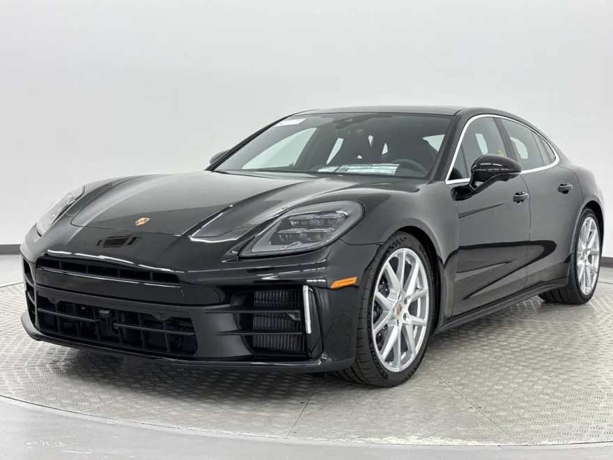 2025 Porsche Panamera 4 photo 1