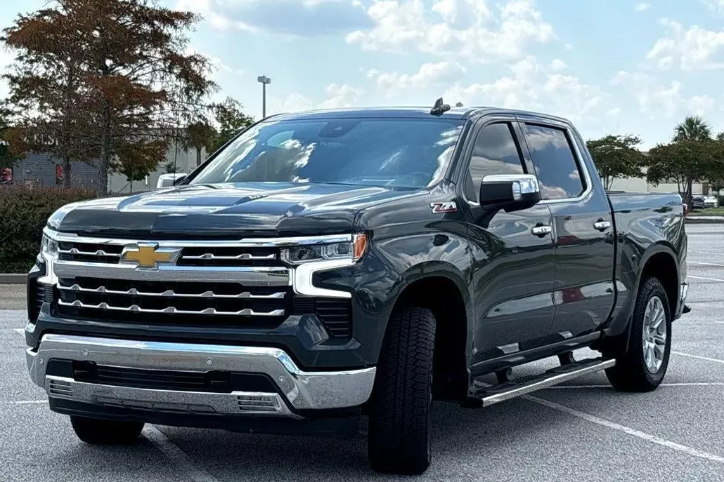 2025 Chevrolet Silverado 1500 LTZ photo 1