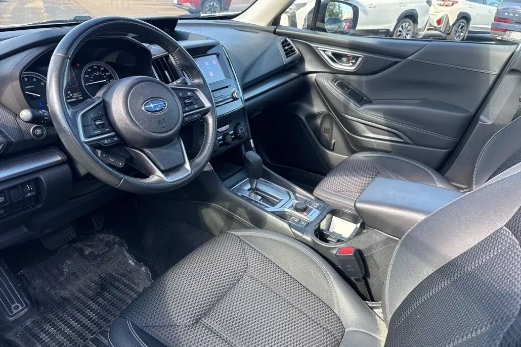 2022 Subaru Forester Premium photo 1